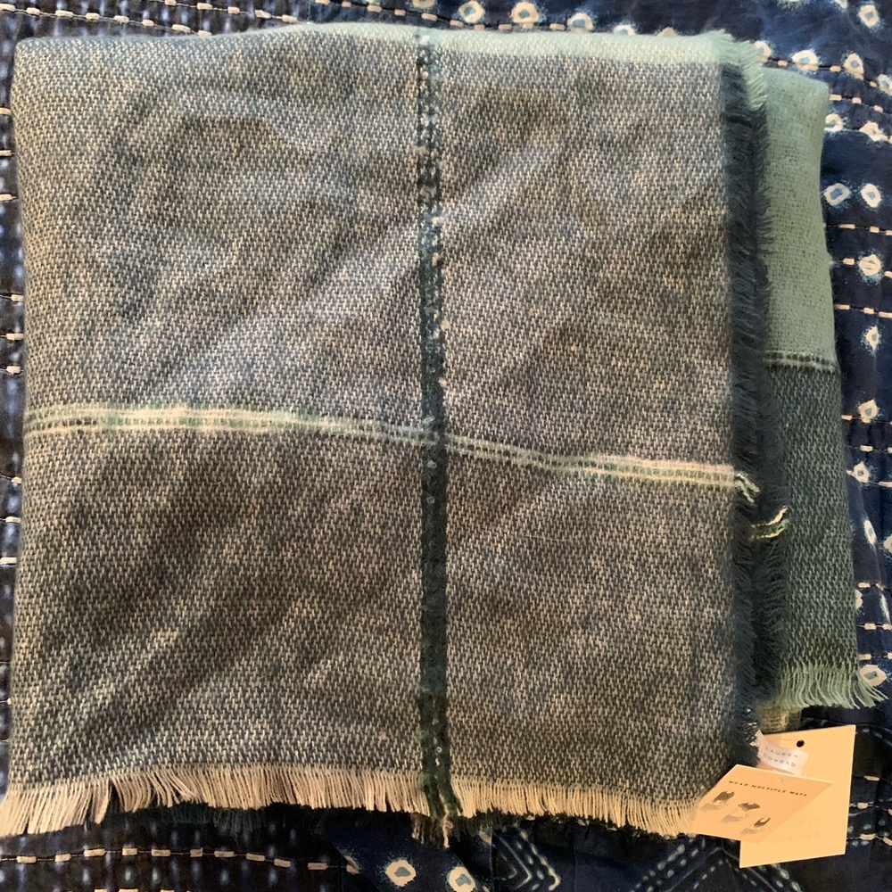 LC Lauren Conrad Windy Blue Blanket Scarf NWT